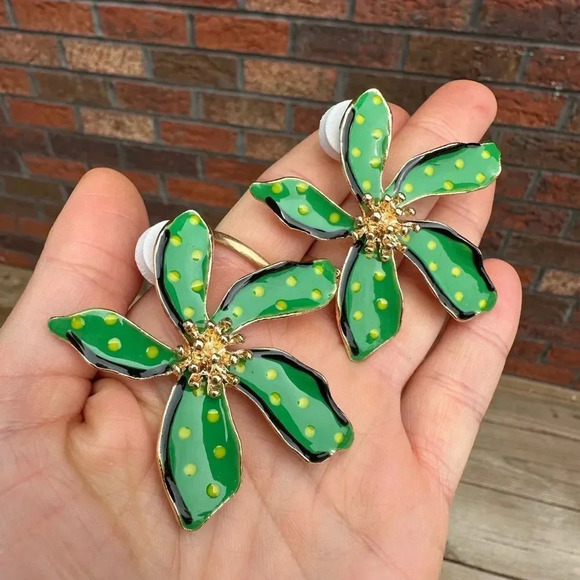 Green Dot Flower Earrings - Picture 5 of 6